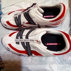 Women's tennis shoes